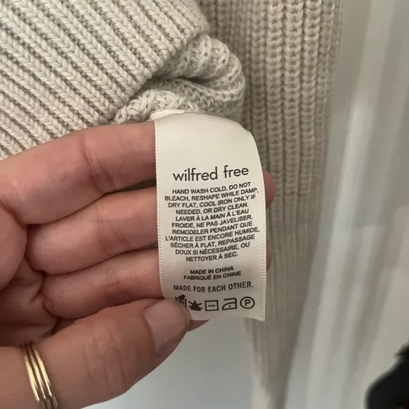 Aritzia wool turtleneck - Picture 6 of 7